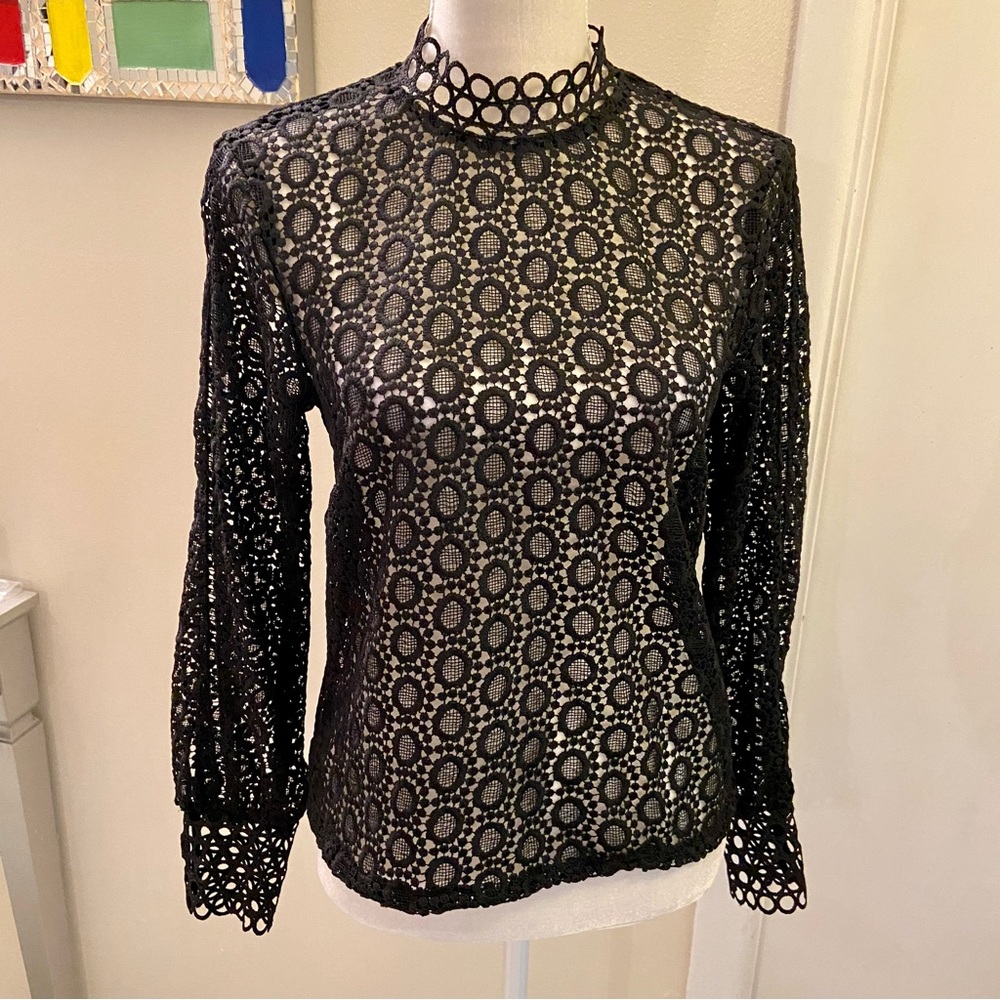 ✨EUC H&M Lace Top